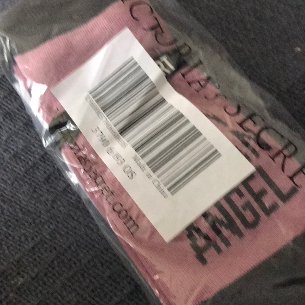 ♥️last one♥️(2 Pairs) Victoria’s Secret Sports low show socks - Picture 2 of 3